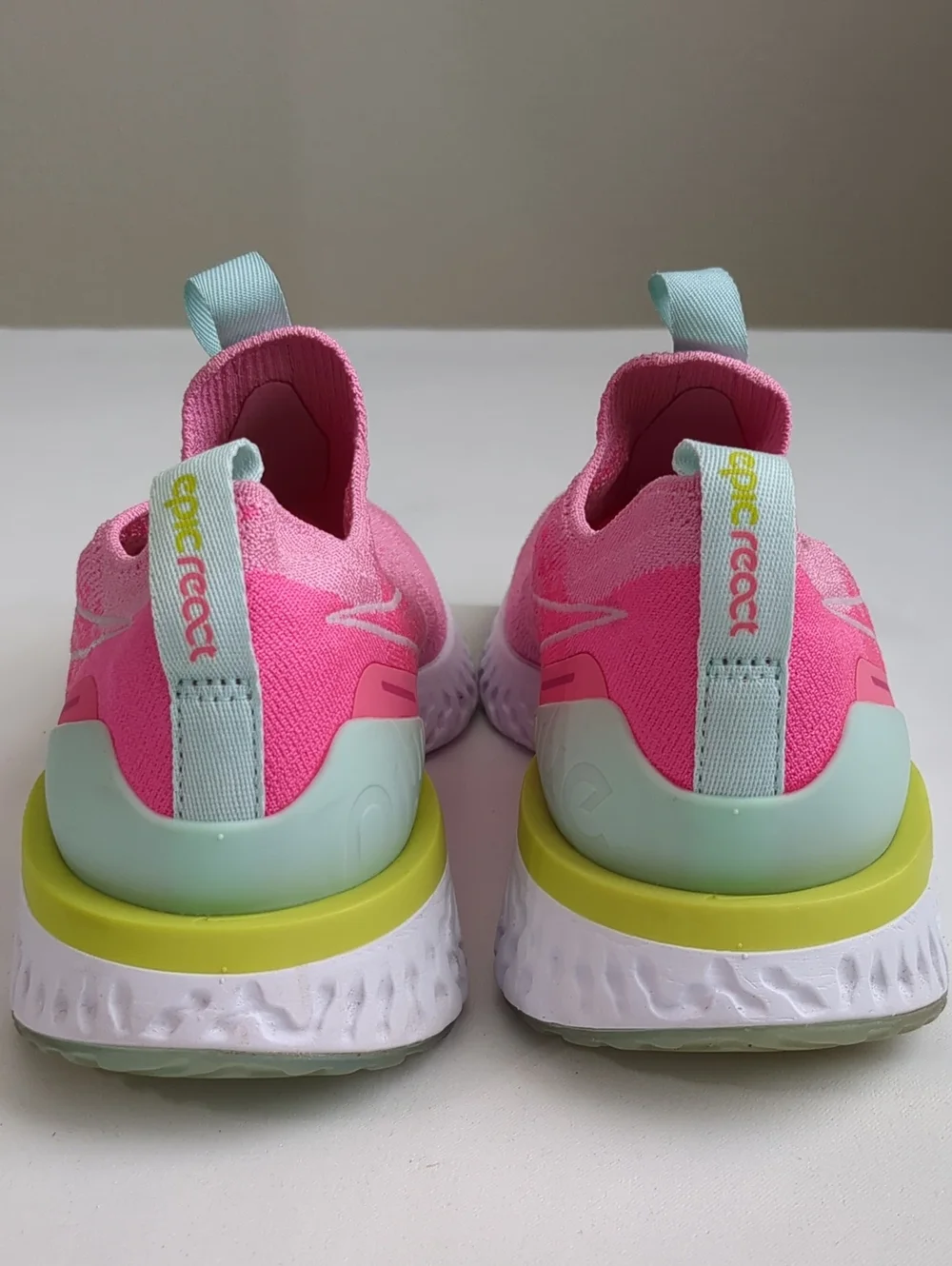 Nike Women's Epic Phantom React Flyknit Psychic Pink Shoes Sz 9